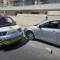 שני תינוקות ננעלו ברכב ברמב"ש ד' חולצו על ידי עובר אורח ששבר חלון: